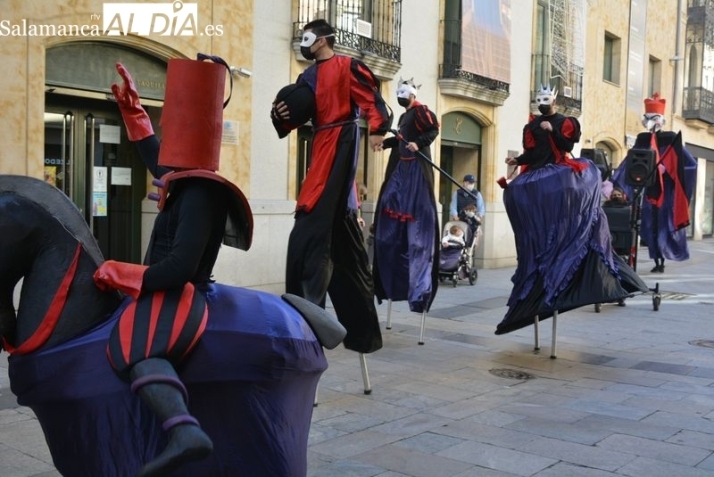 La compañía Planetarium anima el centro de la ciudad con su Fantasía Medieval